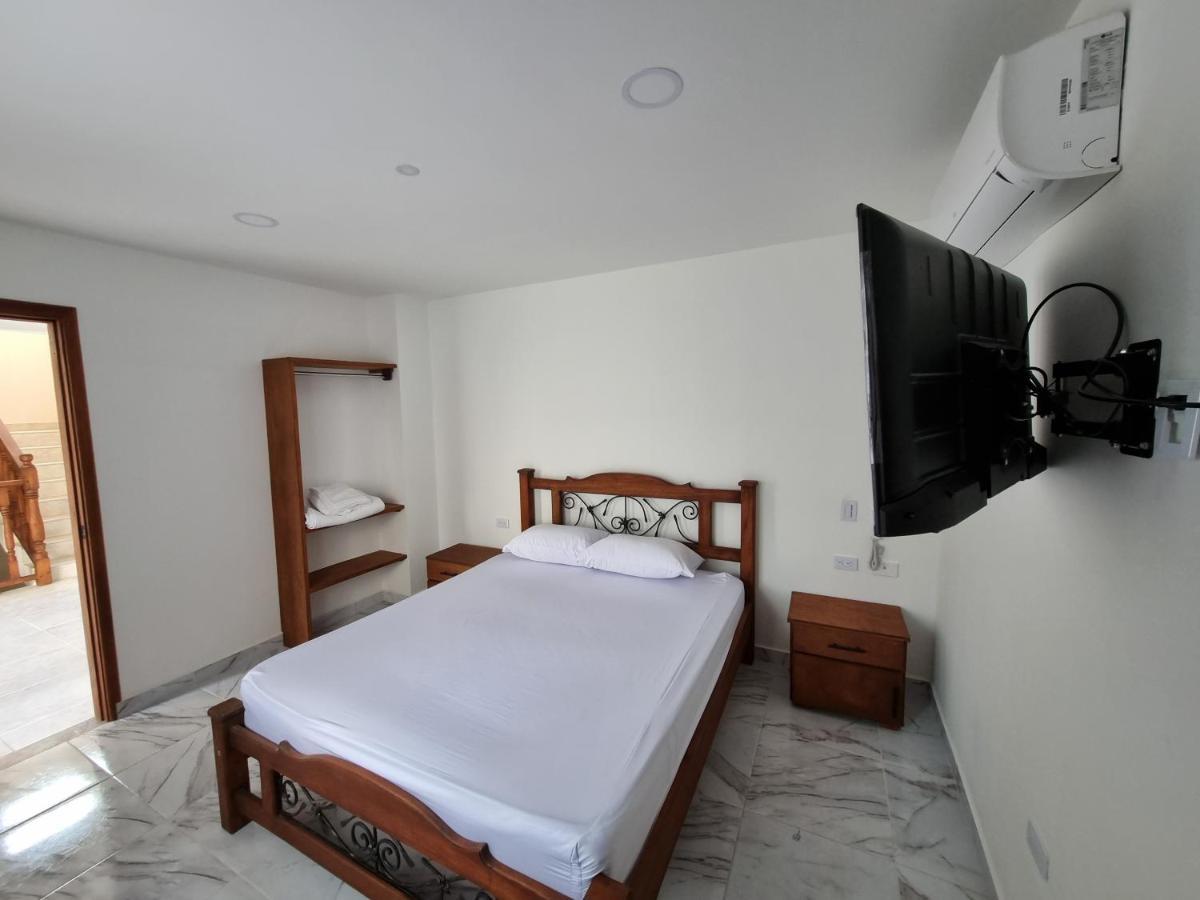 Hotel Antonella Plaza Pinchote Bagian luar foto