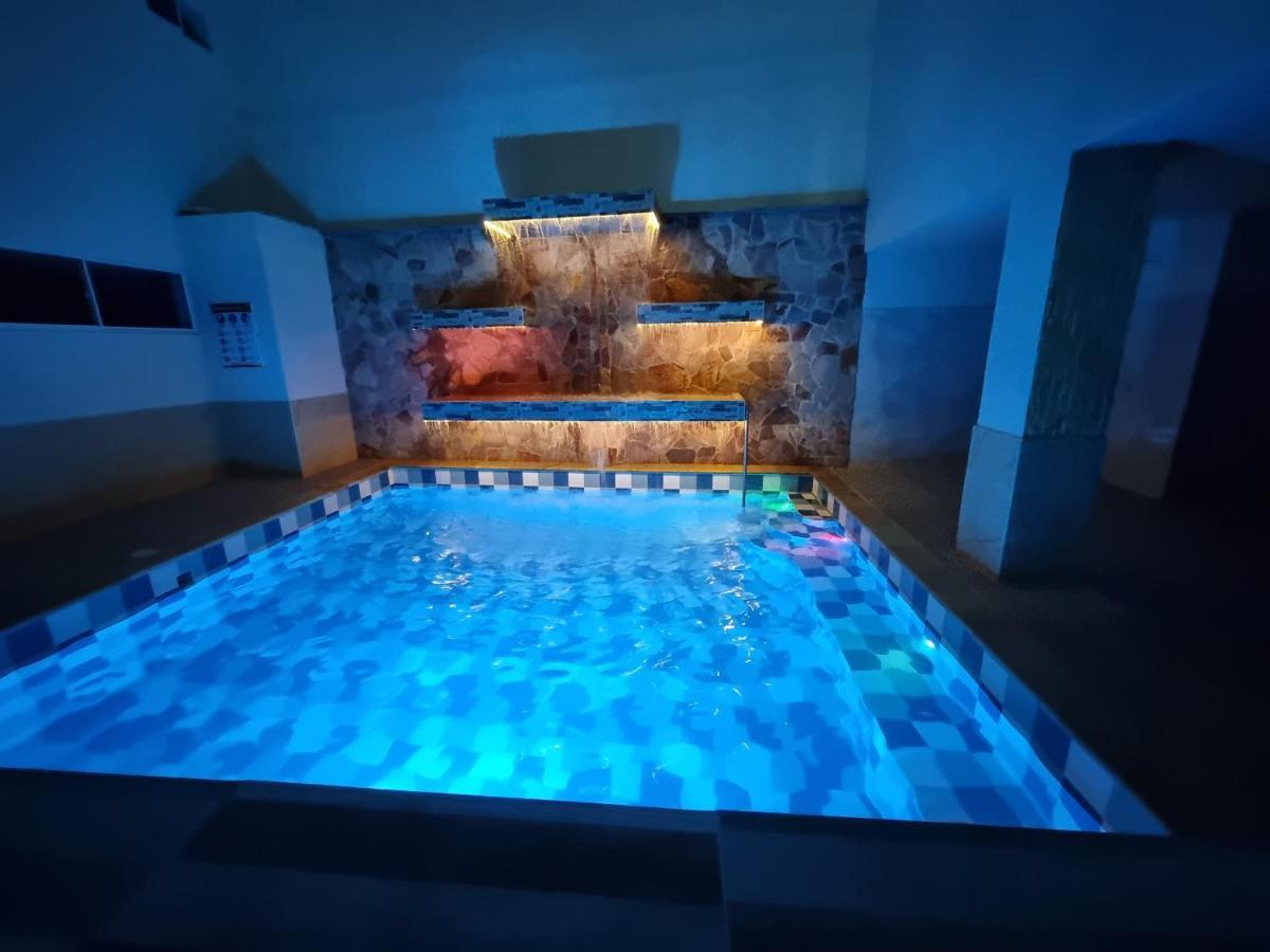 Hotel Antonella Plaza Pinchote Bagian luar foto