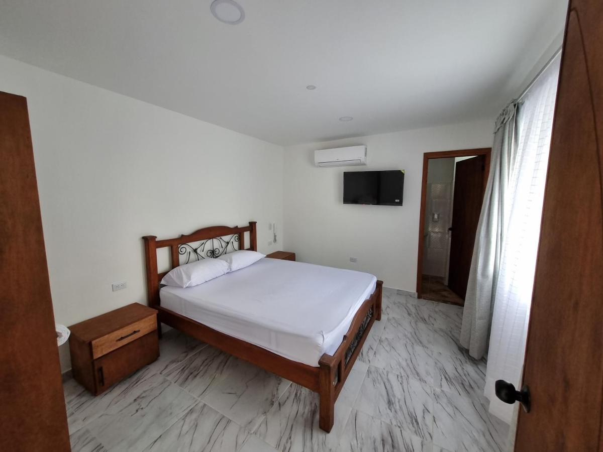 Hotel Antonella Plaza Pinchote Bagian luar foto