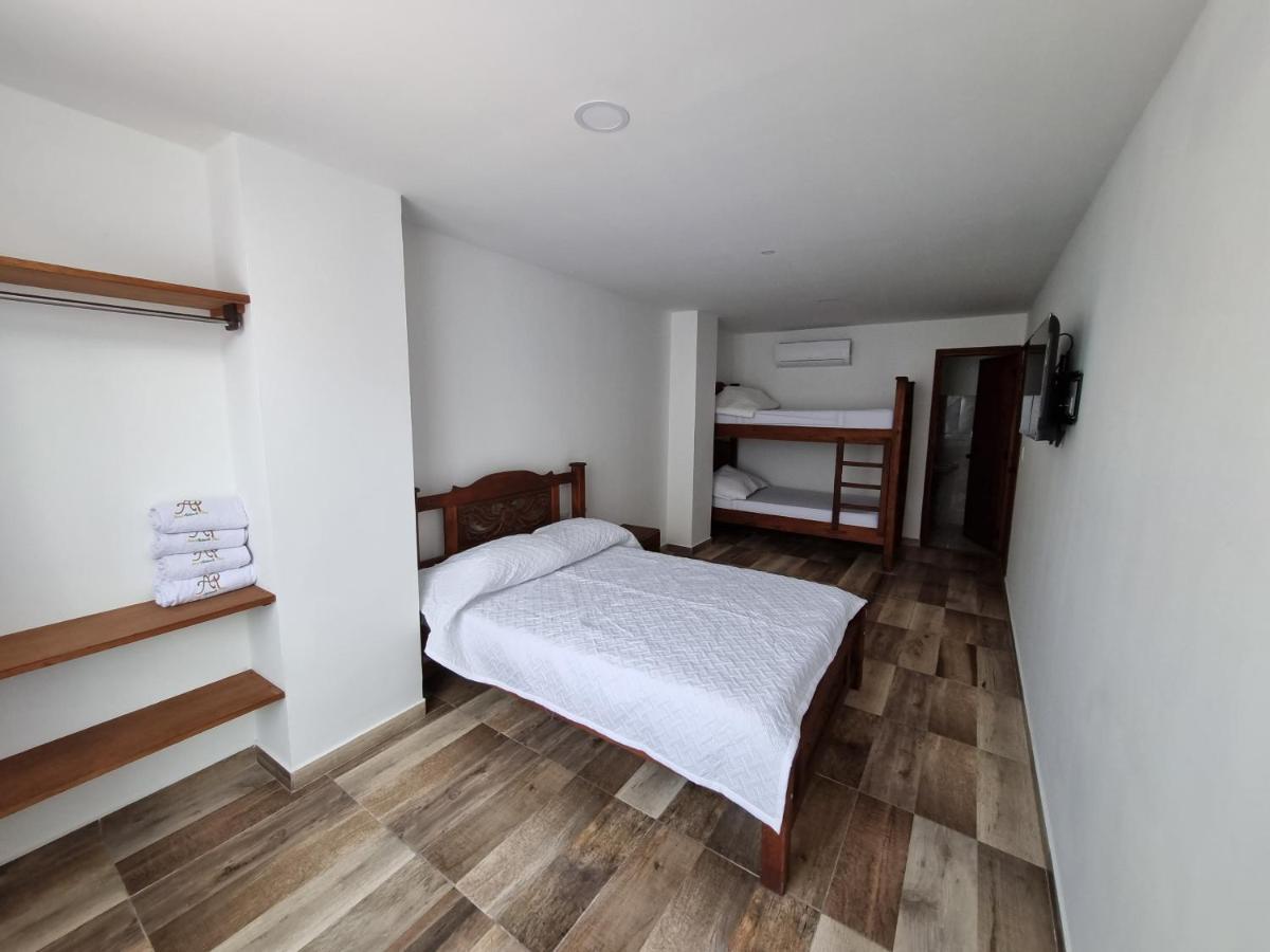 Hotel Antonella Plaza Pinchote Bagian luar foto