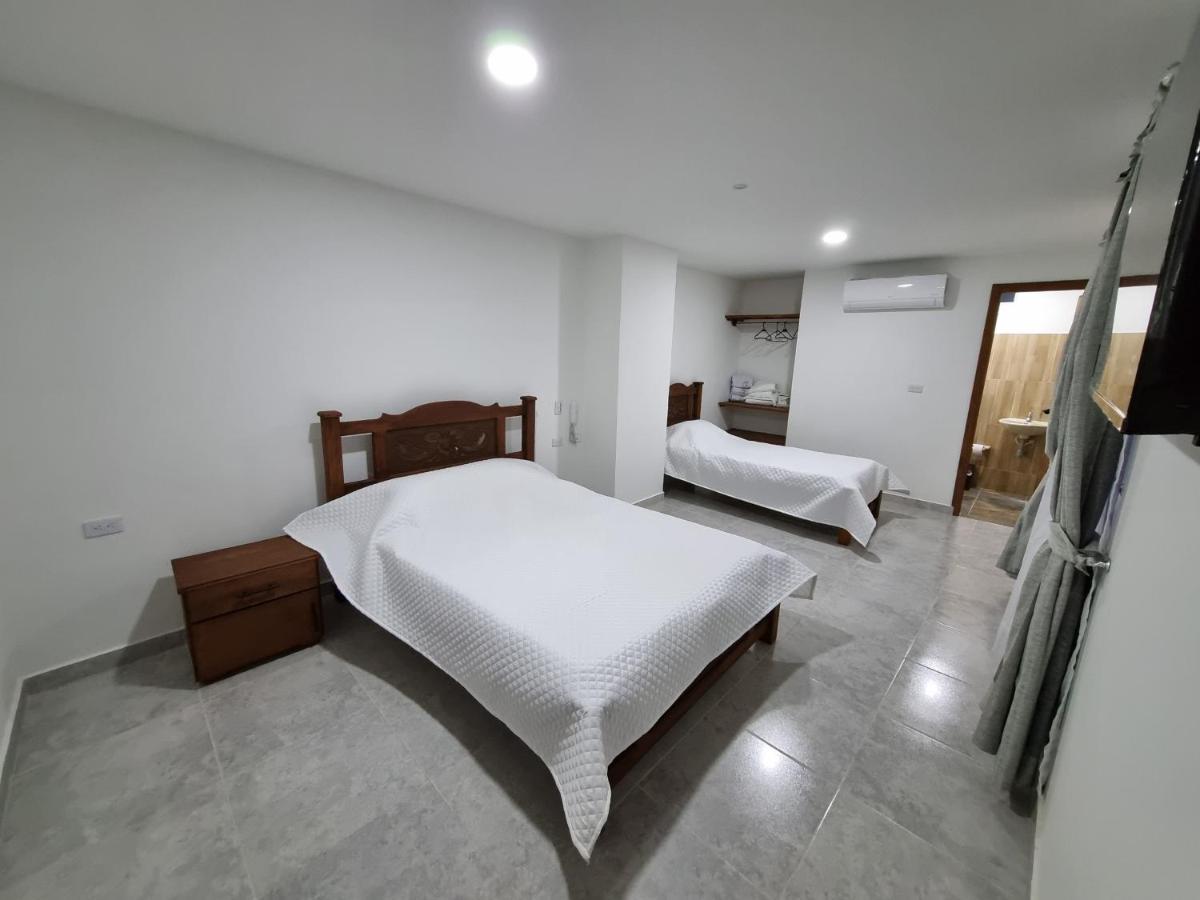 Hotel Antonella Plaza Pinchote Bagian luar foto